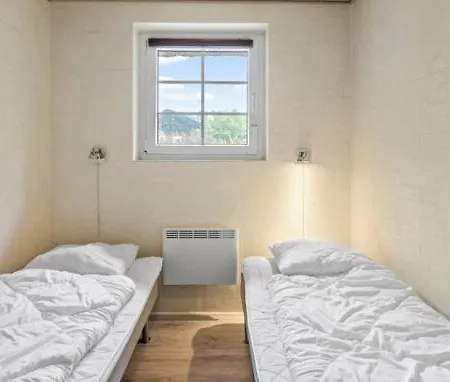 Lovely Waterfront Pool House 12 Persons