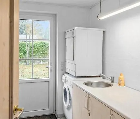 Lovely Waterfront Pool House 12 Persons Ferienhaus *