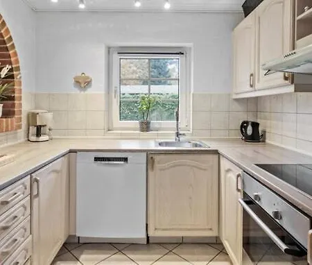 Ferienhaus Lovely Waterfront Pool House 12 Persons *