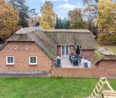 Lovely Waterfront Pool House 12 Persons Ferienhaus