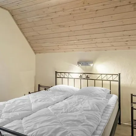 Ferienhaus Lovely Waterfront Pool House 12 Persons *